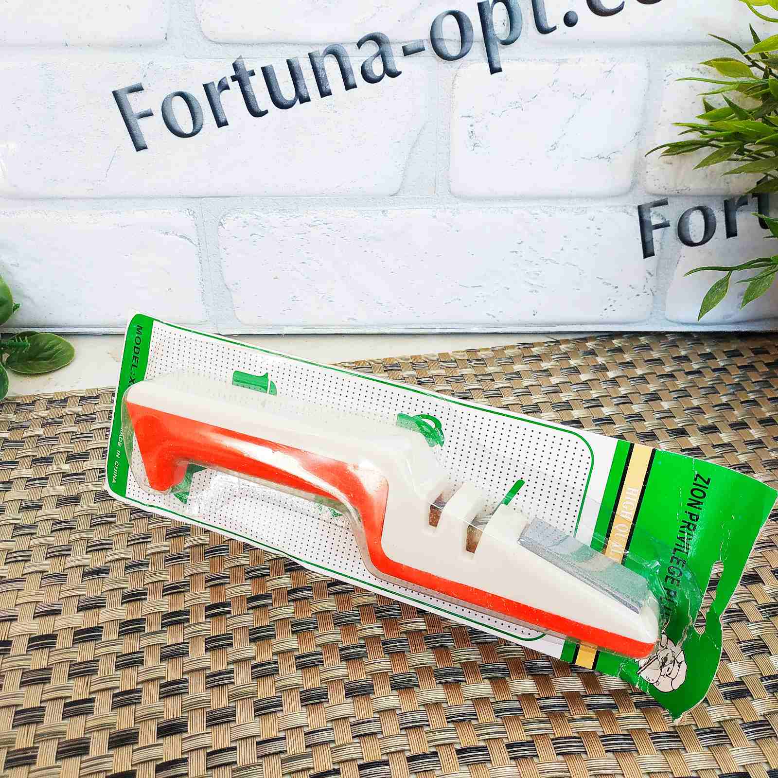 Точилка для ножей на планшете цветная ручка 1-148 (2473) ✅ базовая цена 54.98 грн. ✔ Опт ✔ Скидки ✔ Заходите! - Интернет-магазин ✅ Фортуна-опт ✅