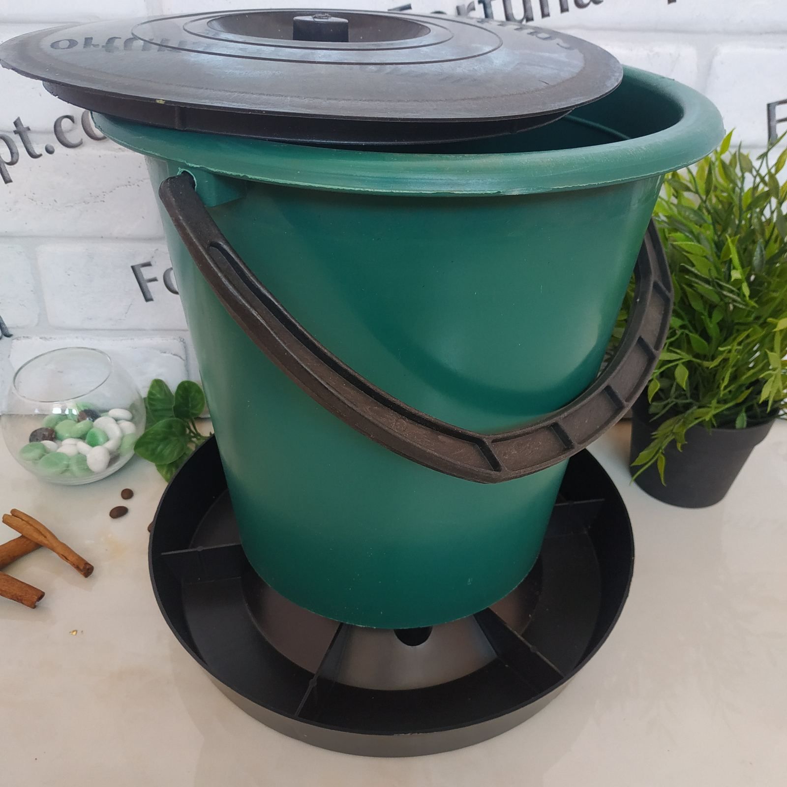 Кормушка бункер 10 л (КВ) 0010 ✅ базовая цена 96.97 грн. ✔ Опт ✔ Скидки ✔ Заходите! - Интернет-магазин ✅ Фортуна-опт ✅